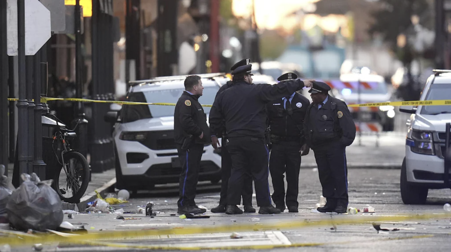 新年庆祝，新奥尔良突发碾压以及枪击事件，10死35伤