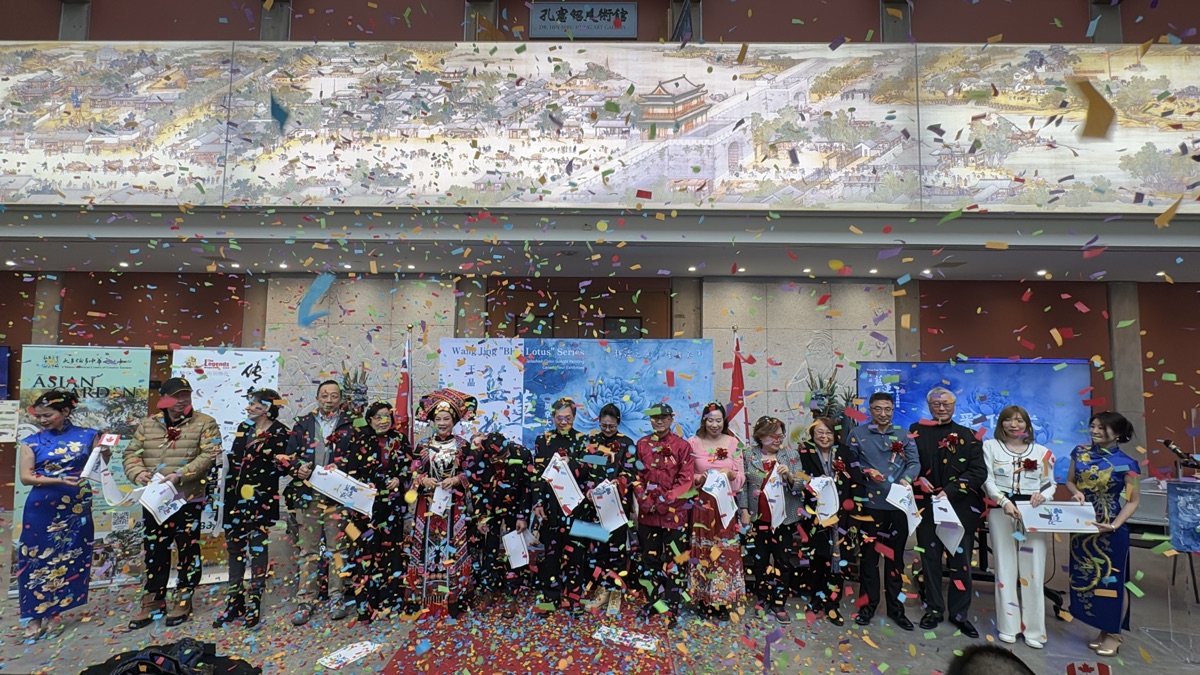 静谧之光，生生不息——王晶蓝莲花系列泼彩工笔画加拿大巡回展隆重开幕