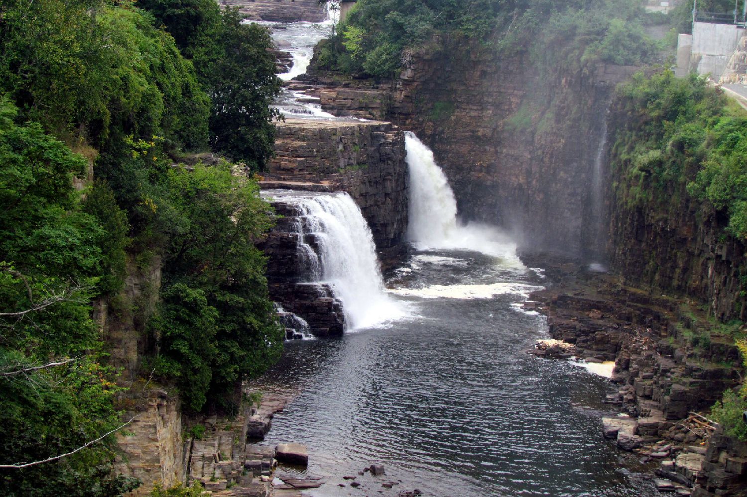 漂浮在史诗级的峡谷中：美加边境的Ausable Chasm