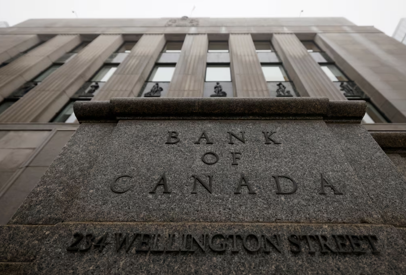 加拿大央行降息以应对关税，将对未来举措保持谨慎