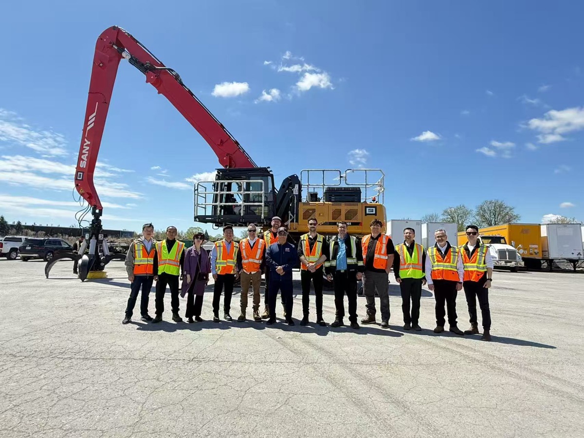 三一重工北美首台中国制造抓料机闪耀登场 —— 加中建筑总会鼎力支持理事单位发展
