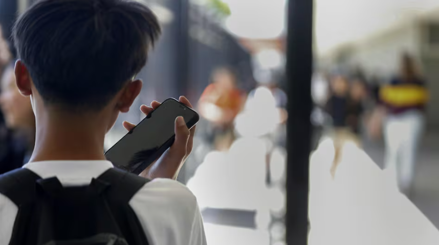 魁北克省9月起禁止学校内使用手机