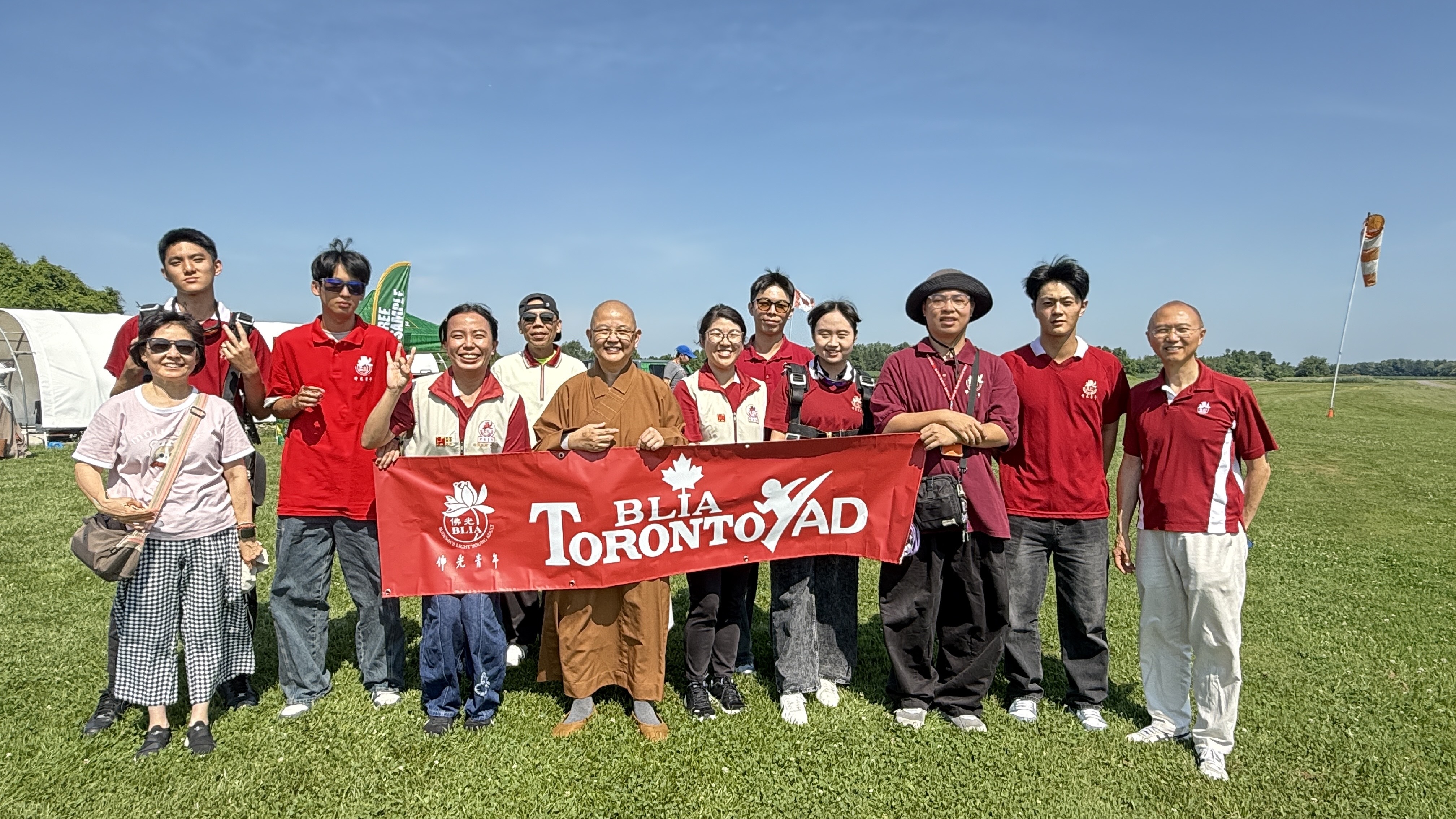 多倫多佛光山攜手社區　高空跳傘為慈善