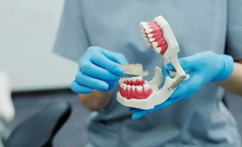 加西 ｜ 华裔食客吃饭咬崩牙 向餐厅索赔4000元牙医诊金败诉