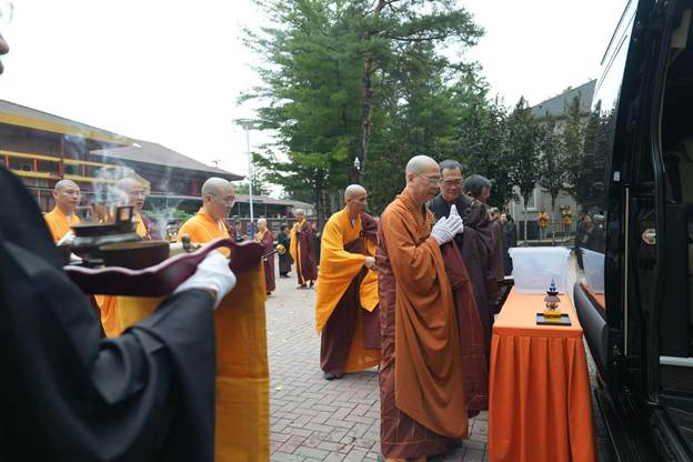 性空长老舍利供奉于加国五台山