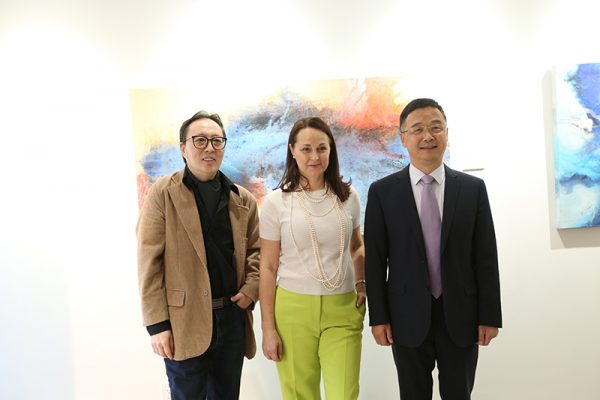 “色彩·维度·共振”：阎威抽象作品个展在多伦多隆重开幕