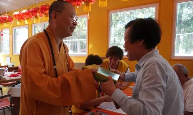湛山免费送月饼：达义大和尚呼吁孝亲敬老