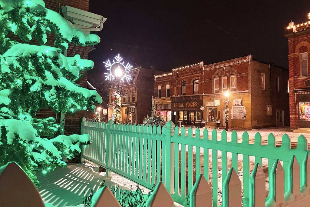 佩里港：充满节日气氛的冬季仙境