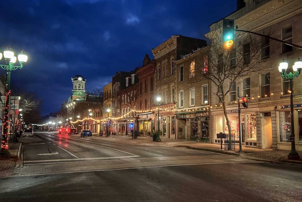 布罗克维尔是今年冬天安大略最完美的假日明信片