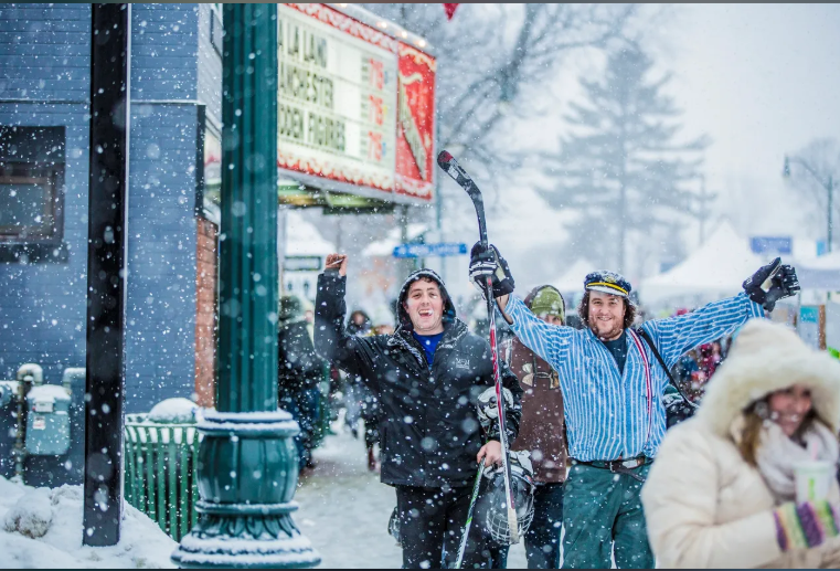 多伦多北部小镇冰火节
