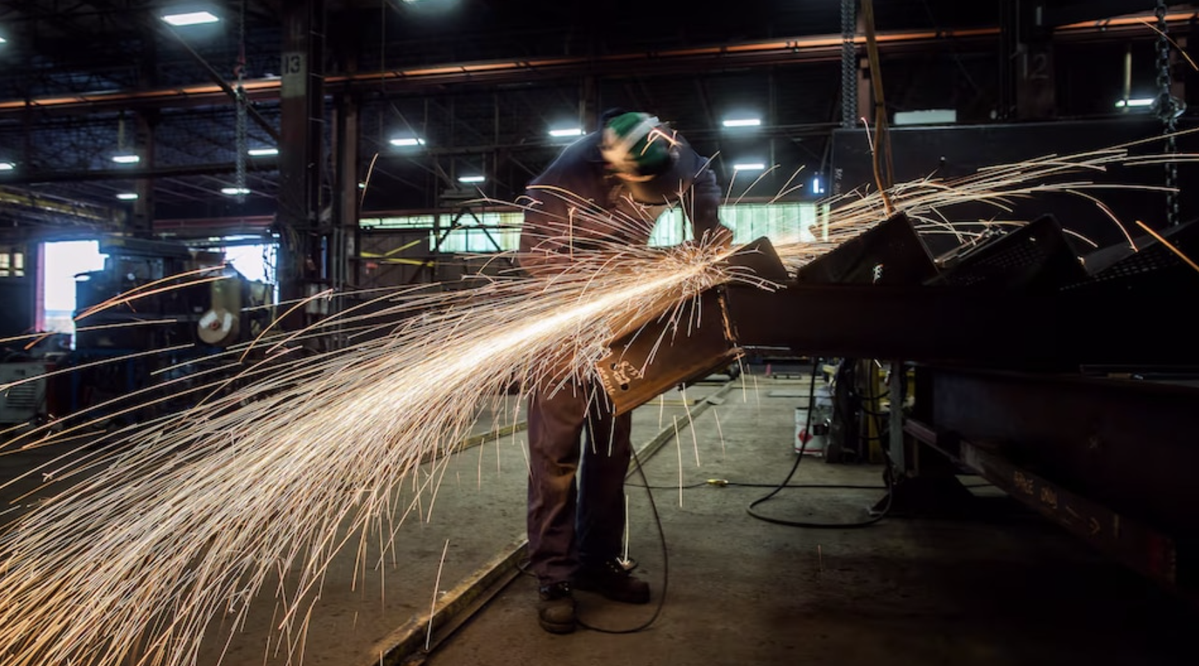 加拿大经济10月萎缩0.3%，创近三年最大跌幅