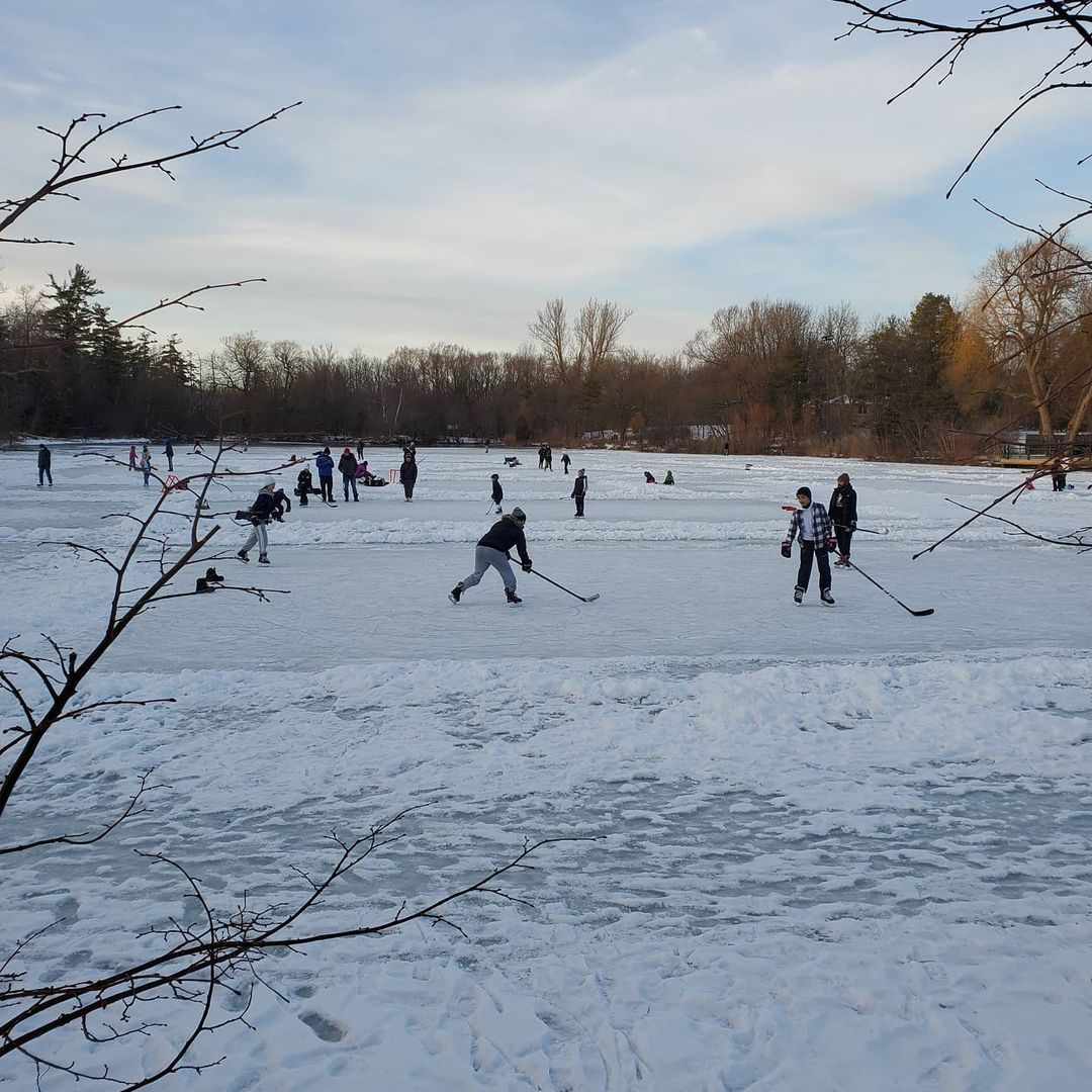 想不到列治文山的 Mill Pond Park竟然 风景如画